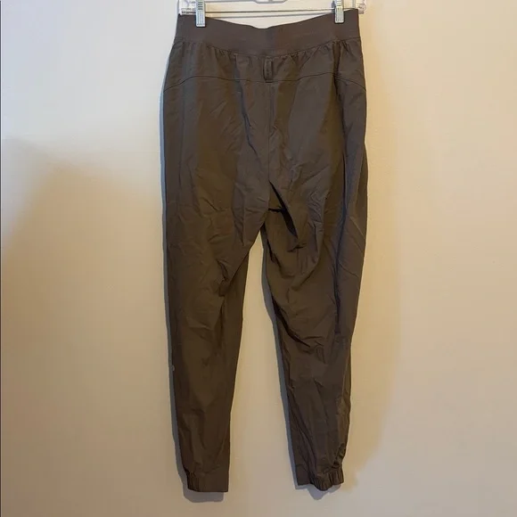 Lululemon Stretch High-Rise Jogger | Zip Pockets | Size 8 - Picture 5 of 8